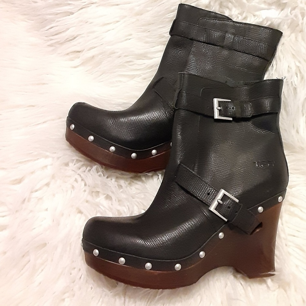 UGGS  Australian Boots "Taryn" Size 8